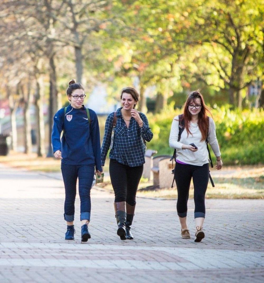 Students on Alumni Way